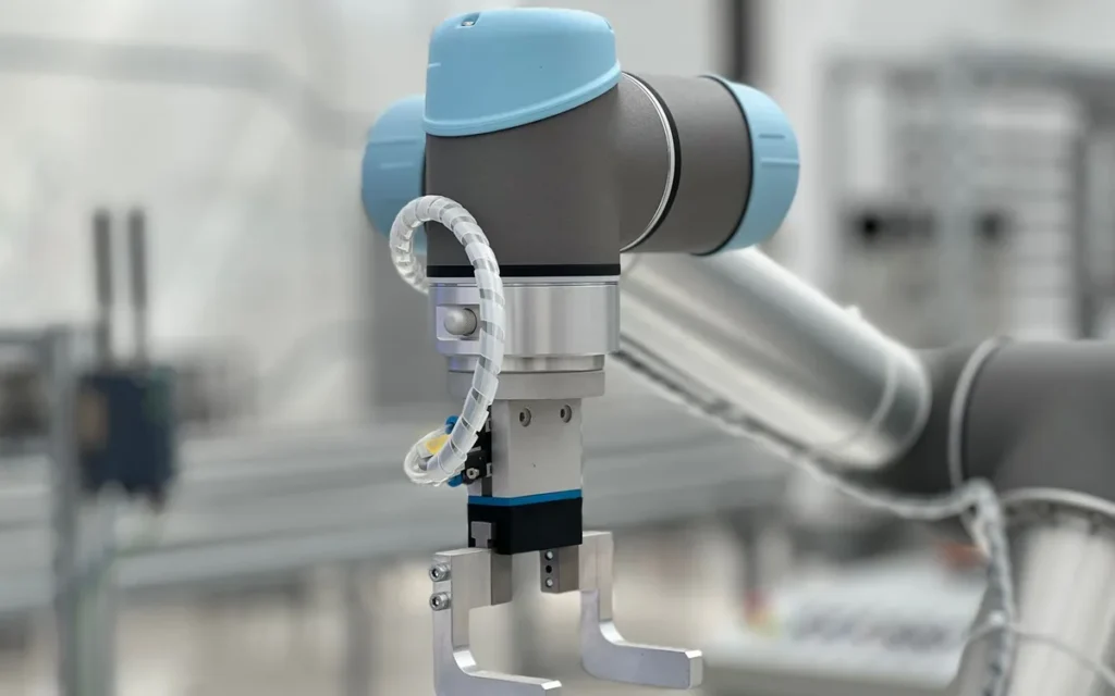 Automatyzacja a robotyzacja - jaka jest najważniejsza różnica?
